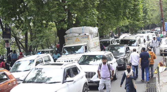 nainital-traffic-stop