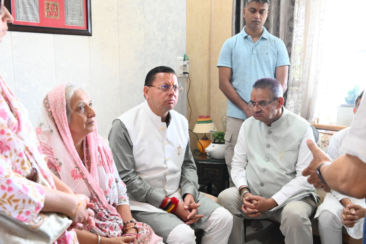 CM-Ddhami-reached-retired-brgediar-home-.jpeg